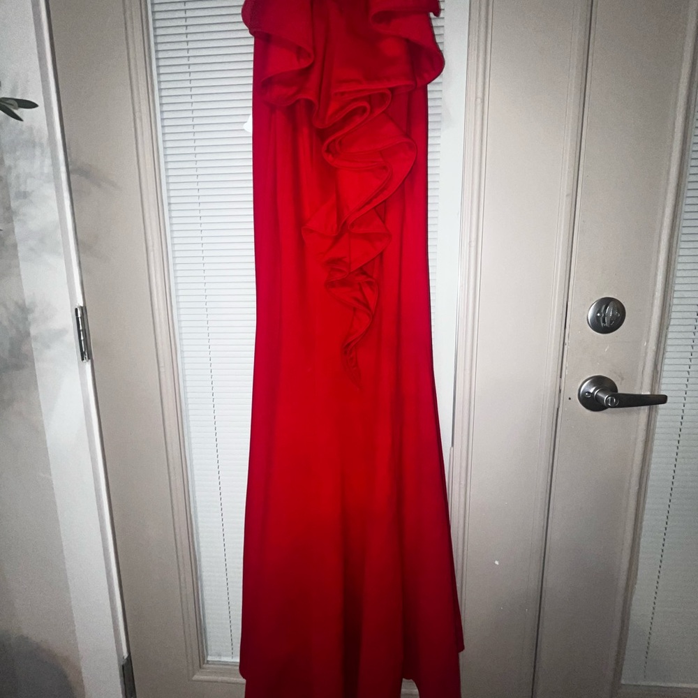 Elegant Red Evening Gown - Picture 6 of 9